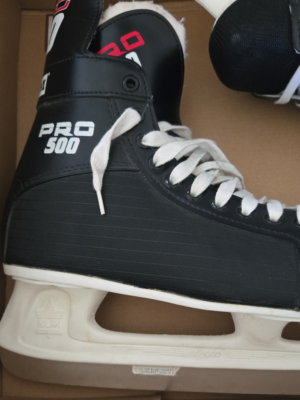 CCM PRO 500 Skates